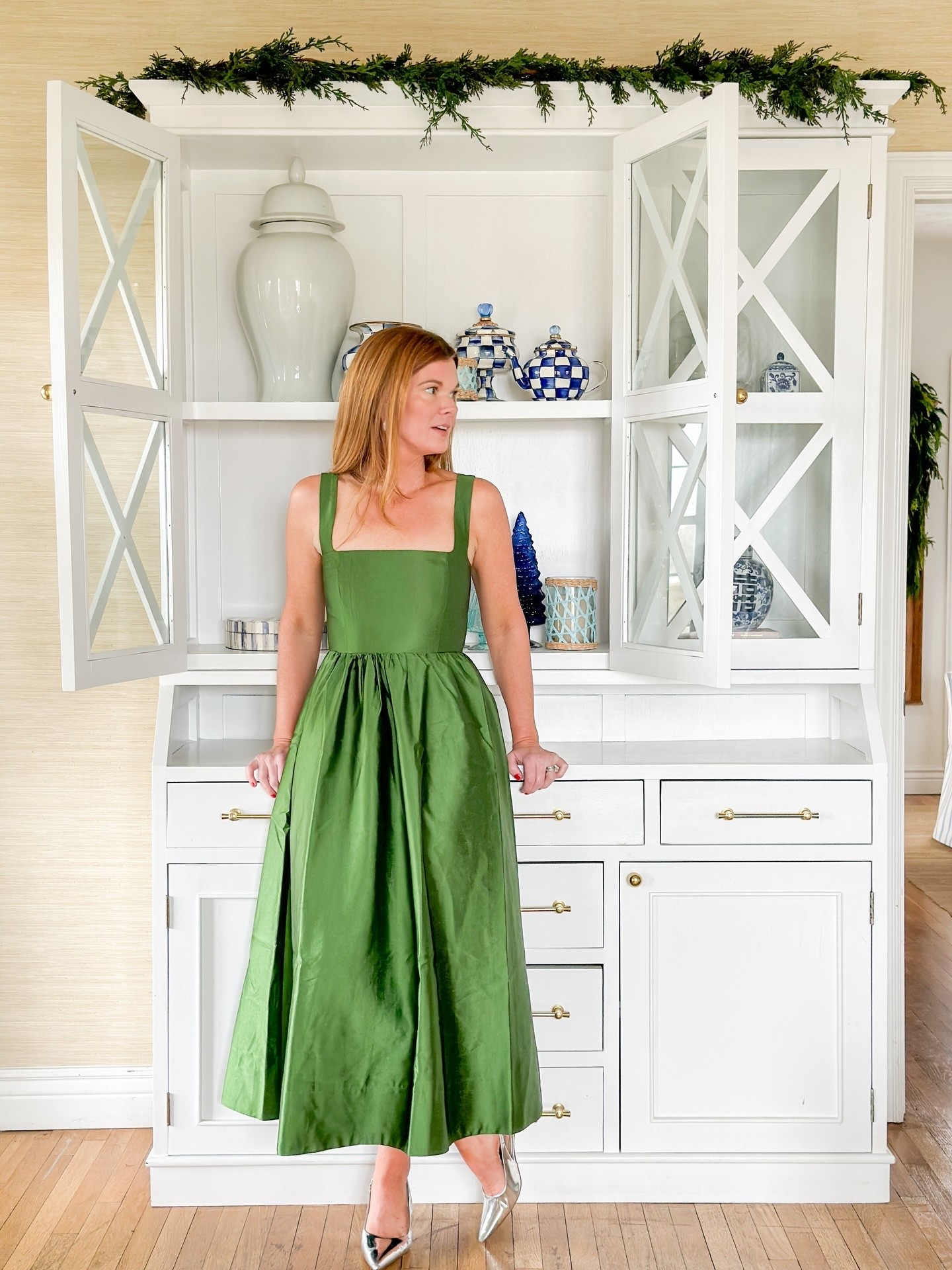 My favorite green dress, timeless lines, and a Black Friday deal that makes it even sweeter. Use code SHOWTIME for 25% off 


#LTKOver40 #LTKSeasonal #LTKCyberWeek