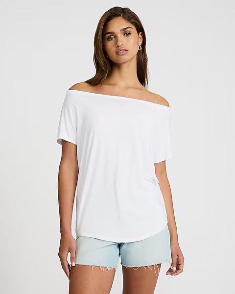 Relaxed Off The Shoulder London Tee | Express
