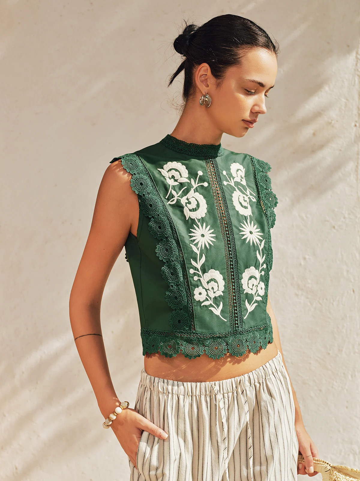 Floral Embroidery Lace Trim Sleeveless Blouse | Commense