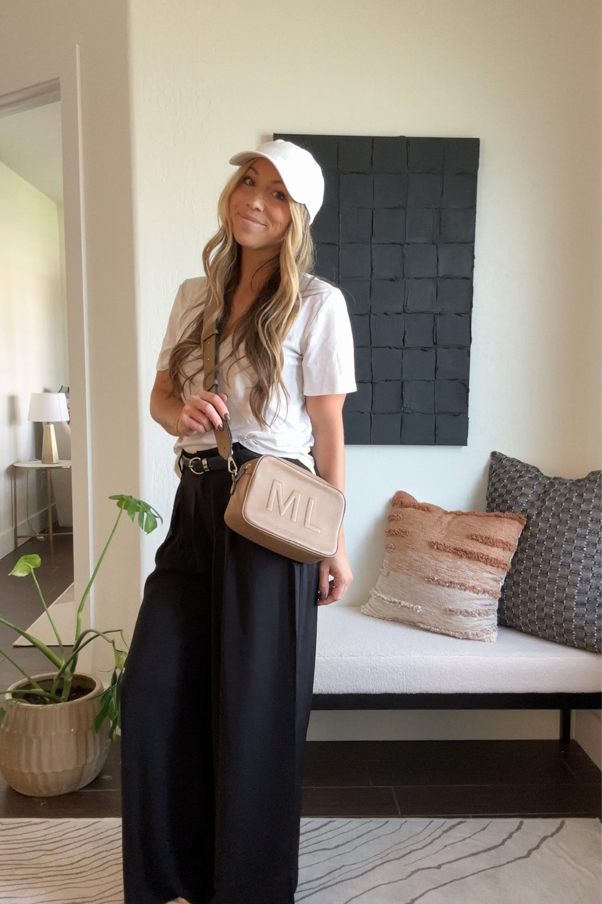 Realistic elevated outfits for when you have nothing to wear. Every woman needs a pair of black wide leg pants to dress up or down. SHOP these pieces in my LTK or on my blog. #stylingtips #outfitideas #falloutfits #realisticoutfits #nothingtowear #everydaybasics #wardrobeessentials #howtoelevateyourstyle

#LTKstyletip #LTKfindsunder50 #LTKSeasonal