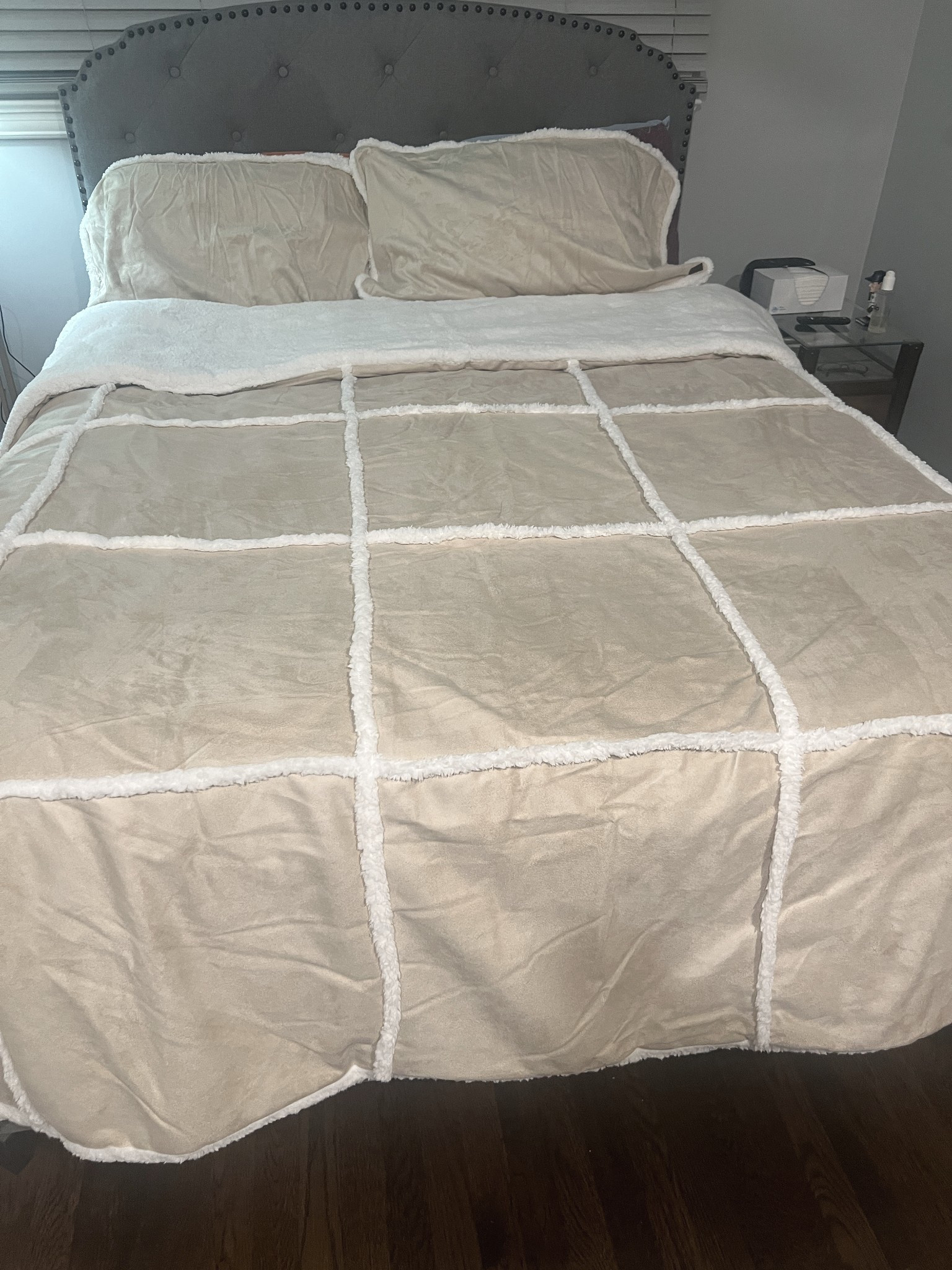 Winter bedding style 

Ugg, winter bedding, home styling, home goods, stylish home designs 

#LTKGiftGuide #LTKHome