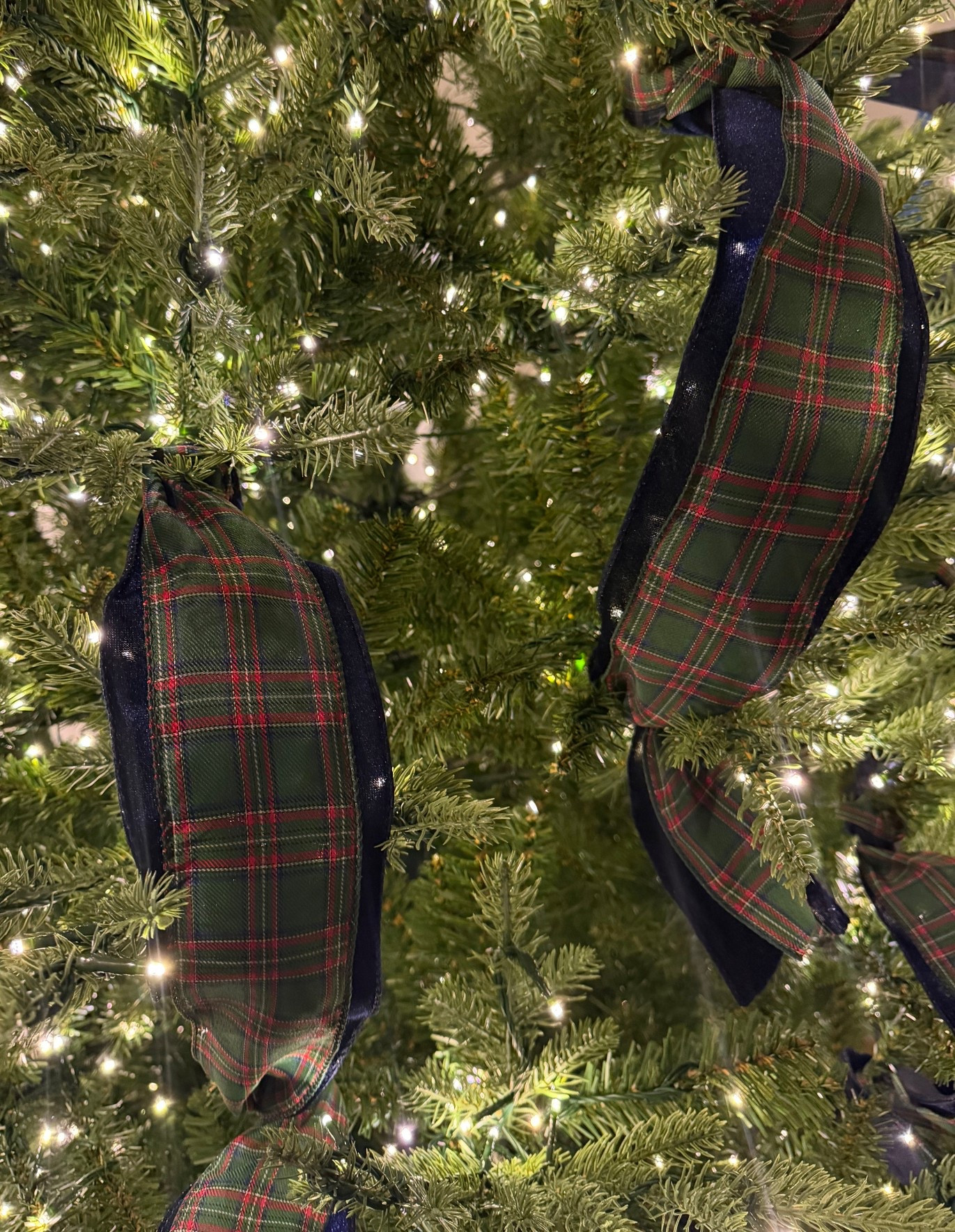 This plaid + velvet combo is so pretty! And it’s on sale! 

#LTKHoliday