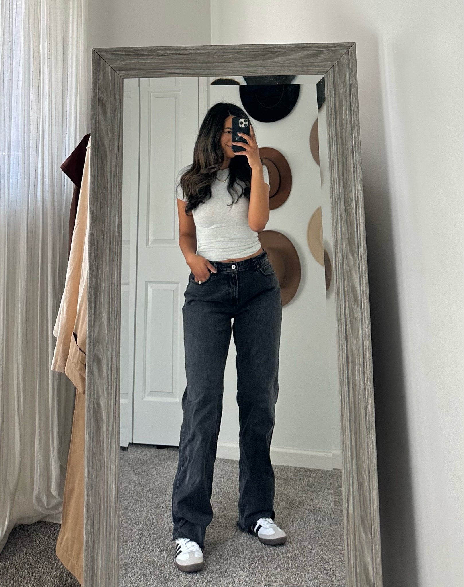 Low rise baggy jeans @abercrombie #abercrombiepartner #abercrombiestyle

I sized up to a curve love 29/ long and didn’t need to! Stretchy

Tuckable baby tee- small