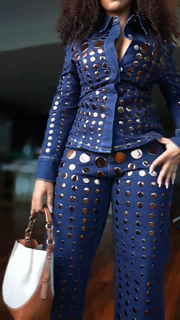 I’m wearing a size large in both 