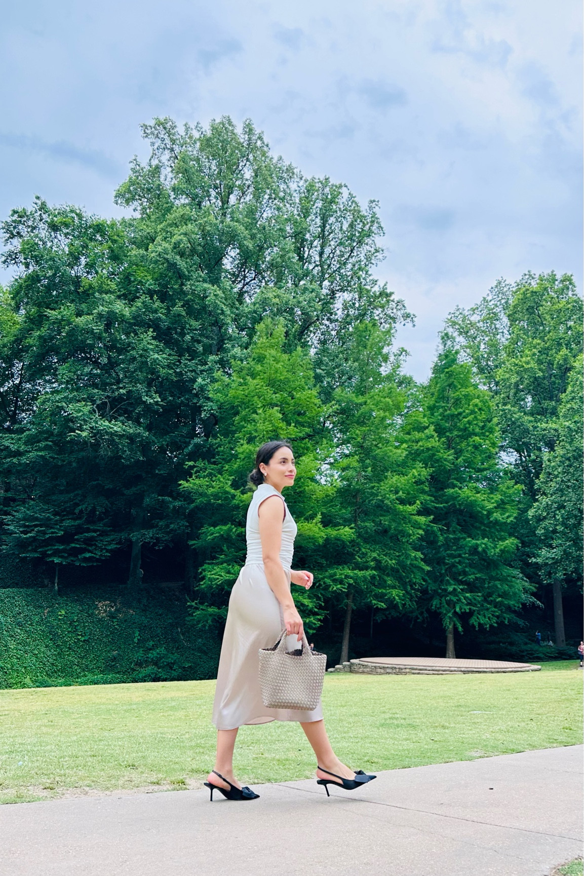 Top- Ross
Skirt-size small, not see through with right undergarments
Shoes - Zara search (bow heel)

Bag- small cashmere st Barth 

#LTKitbag