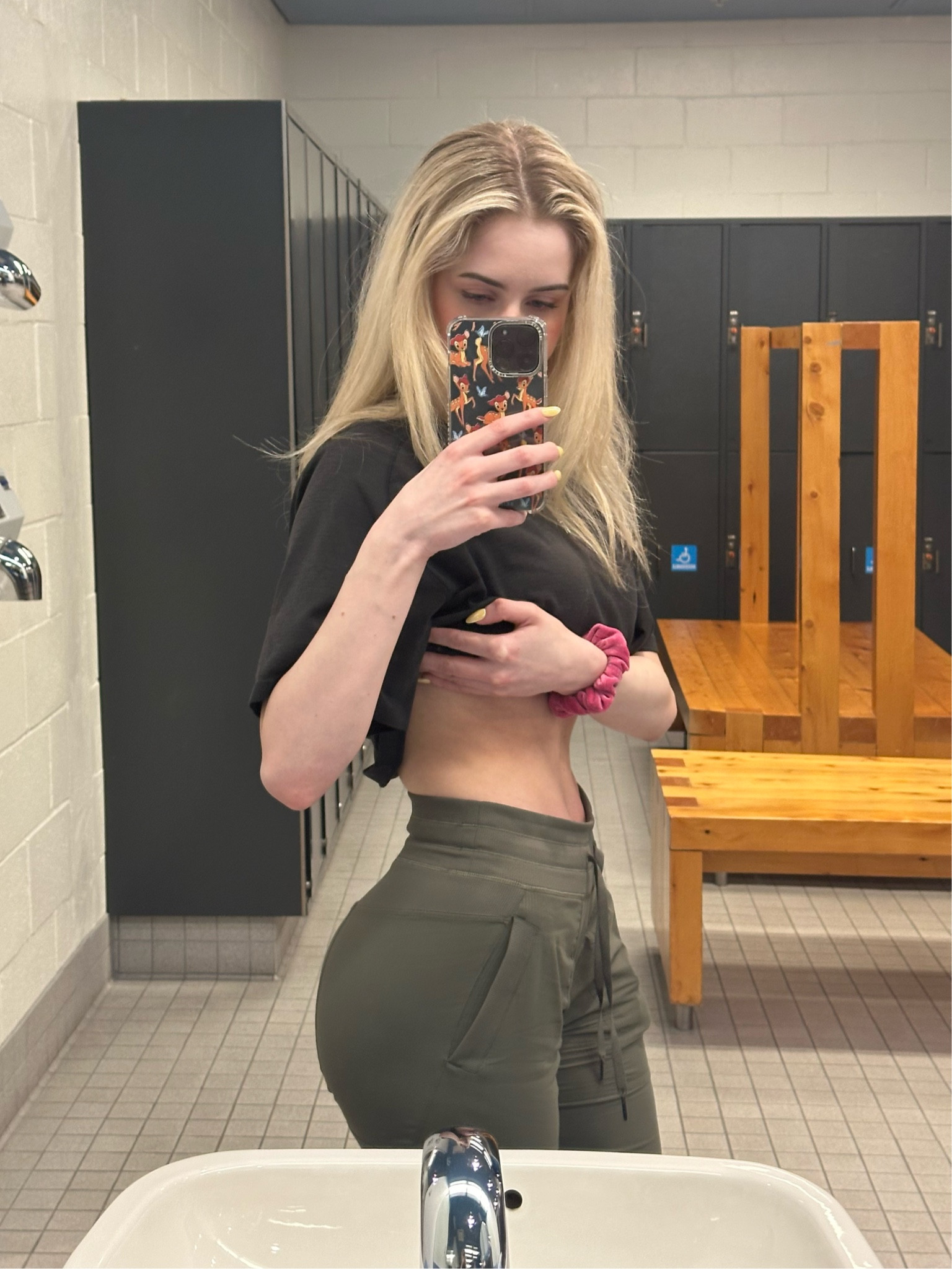 Size large in the top
Size 2 in the pants (army green colour)