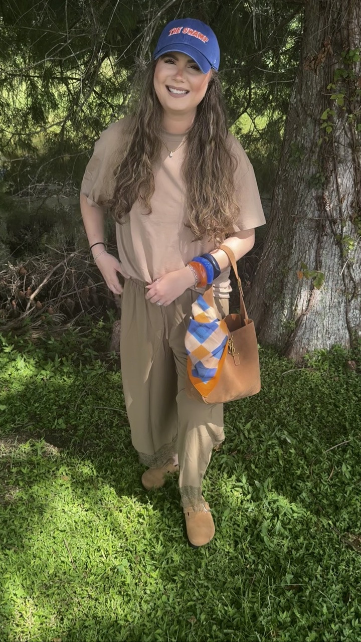 Anniversary weekend🍾🥂, we won our SEC opener🧡💙, and taco night🌮🥑 … vibes are high🧢🍂🤎🐊


Gameday style / gameday look / gameday fashion / Amazon head to toe / Amazon look / Amazon fashion / Amazon style / Ysl bucket bag / Ysl suede bag / suede bucket bag / fall fashion / fall look / fall style / September style / college football / Autumn tones / browns / neutrals / pop of color / colorful accessories / neck scarf / bangles

#LTKdayinmylife #LTKootd #LTKvlog