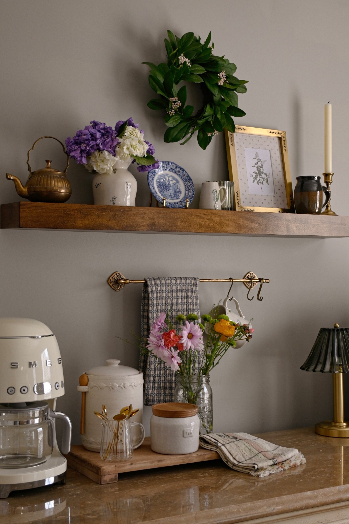 Spring ready!!🪻☕️

coffee bar flowers vintage antique English cottage lamp wood picture frame candle 

#LTKSpringSale #LTKSeasonal #LTKHome