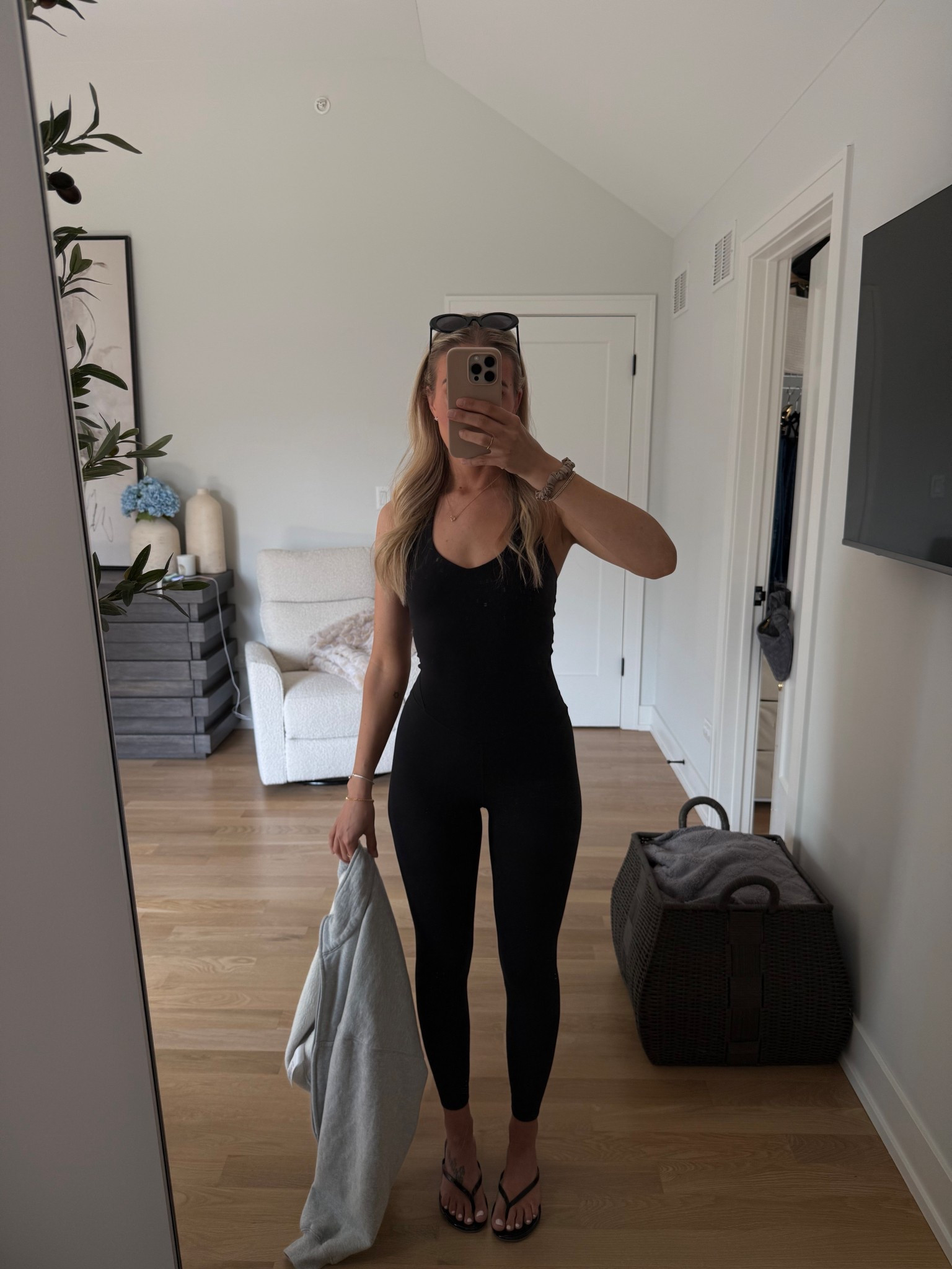 Wearing a size 2 in this jumpsuit, runs slightly small, if inbetween sizes I would size up 1!

#LTKSummerEdit #LTKActive #LTKU