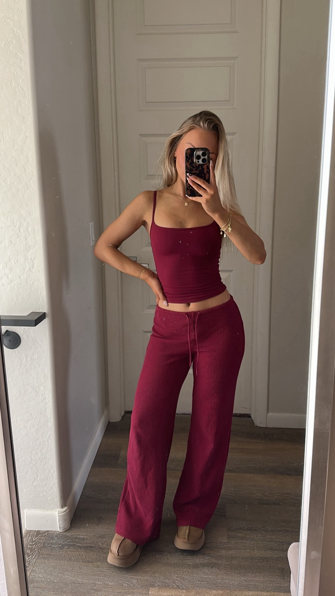 wearing XXS top (very compressed)
XXS pants (they run long)