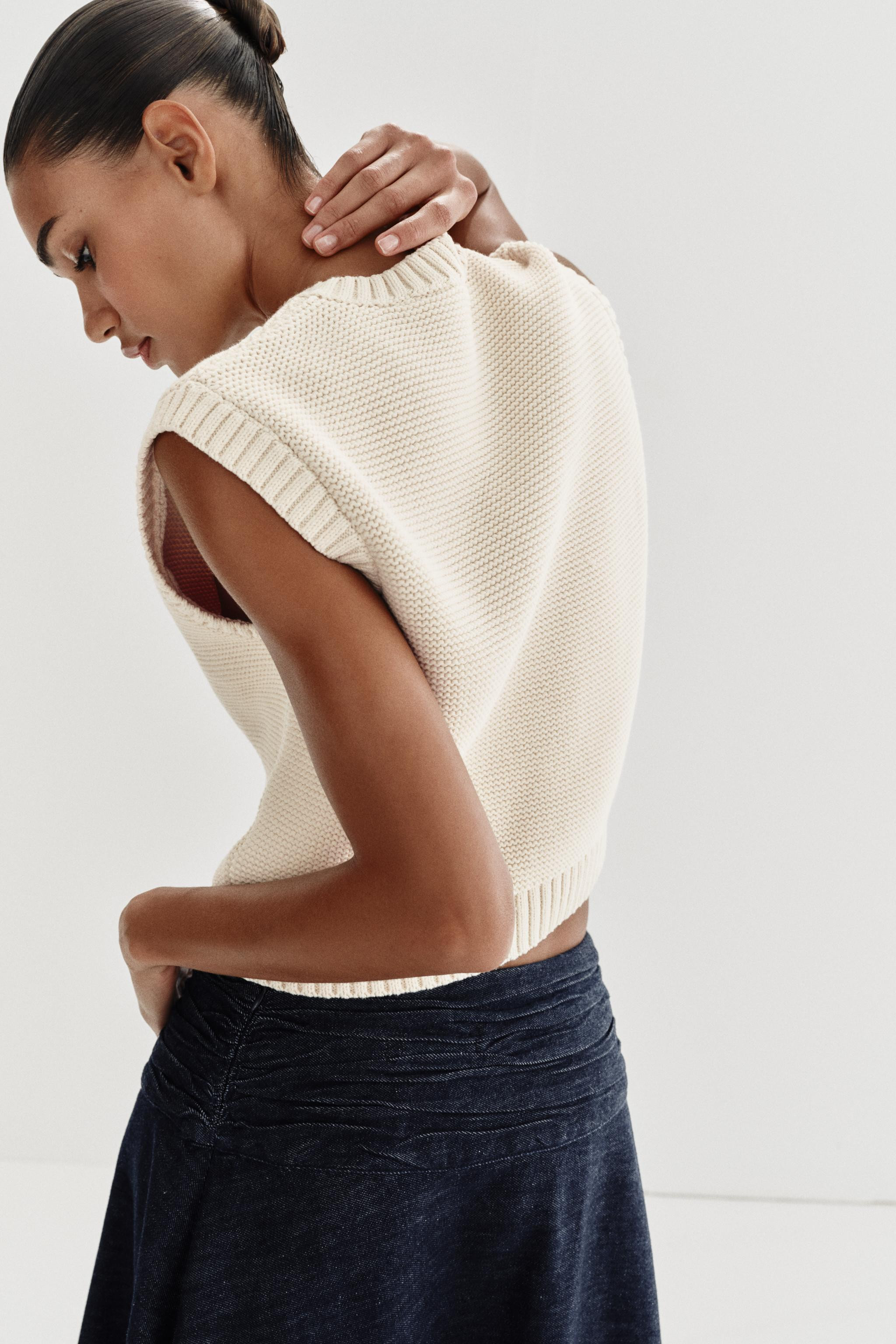 GOLD BUTTON KNIT WAISTCOAT | Zara UK