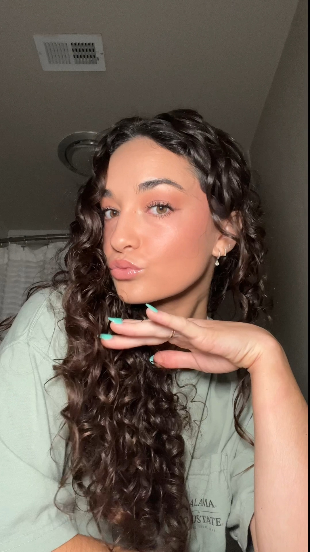 Lip combo of the day :) will forever be obsessed with dabbing a tee tiny bit of concealer in the middle of the lips between lip liner and lip gloss. Makes the lips appear so full & makes the coloring look a lot more natural! Totally works with any concealer 

Lip liner is shade iconic nude and gloss is shade soulmate

#LTKfindsunder50 #LTKVideo #LTKbeauty