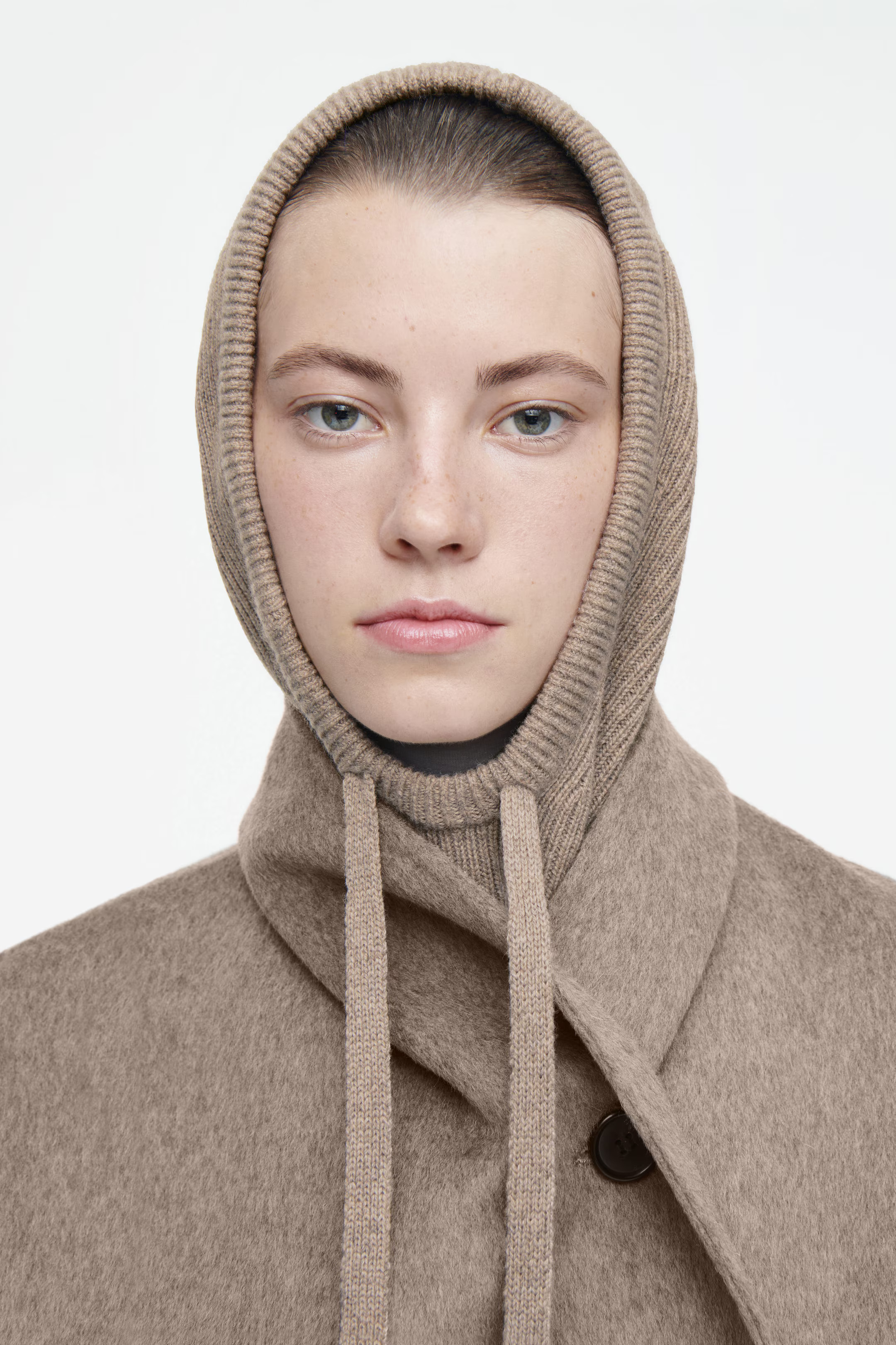 GERIPPTE BALACLAVA AUS WOLLE - HELLES BEIGE | COS (EU)
