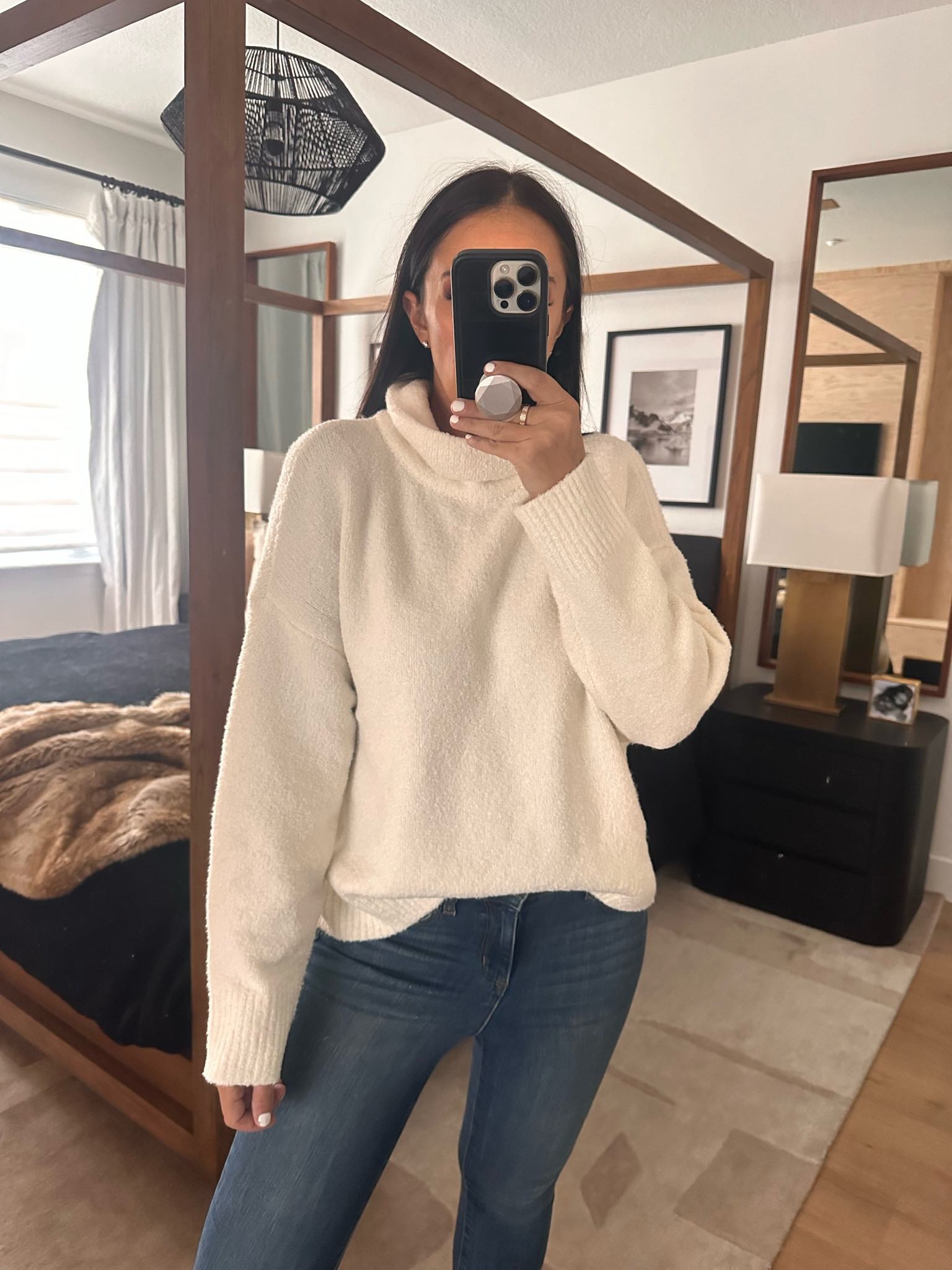 Vol. 28 Relaxed Boucle Turtleneck Sweater
