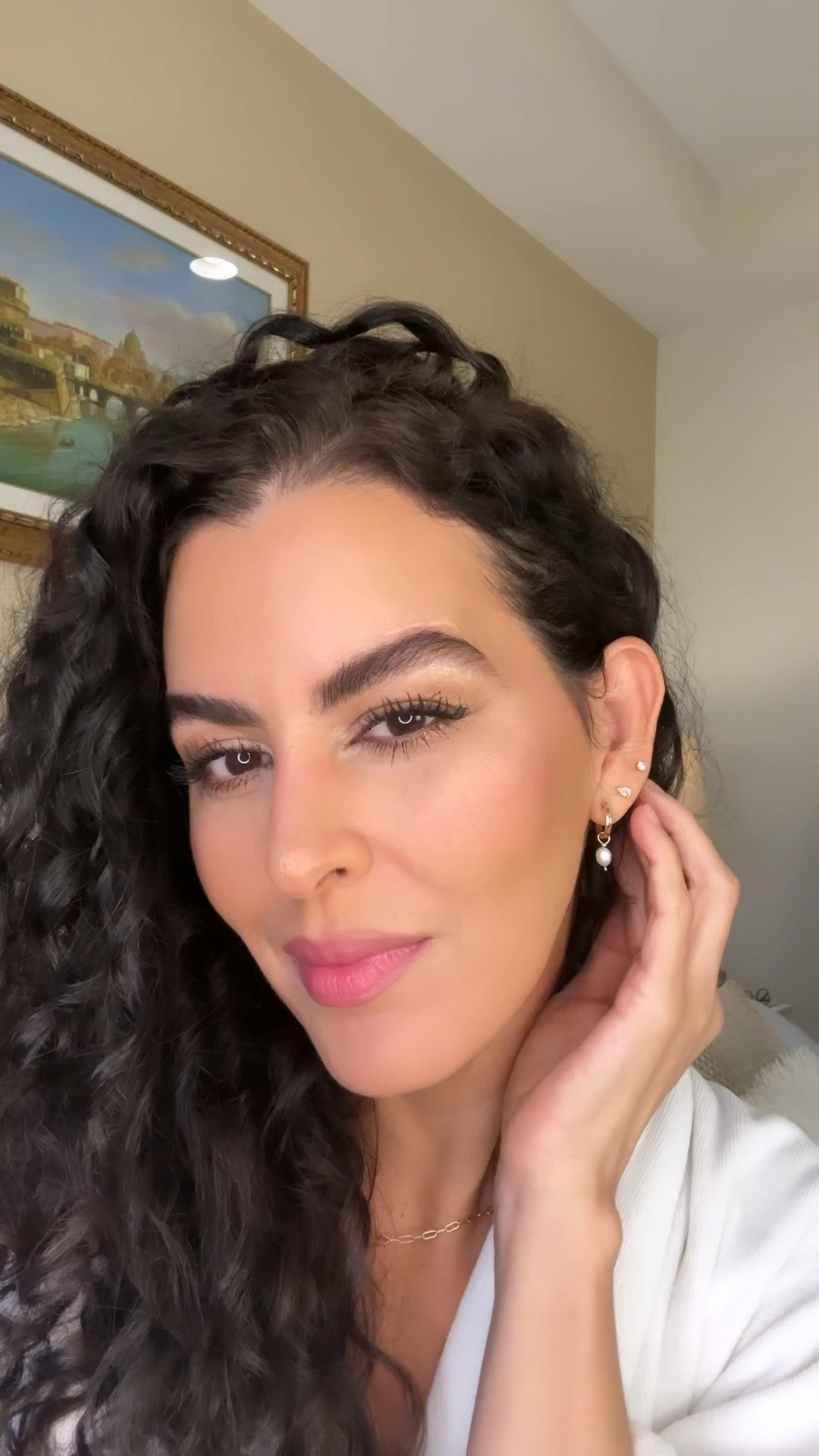 
Brow gel & pen(dark brown) : @anastasiabeverlyhills 
Foundation @bareminerals 
Contour: chubby stick  @clinique 
Loose face powder @clinique Translucent powder
Concealer @clinique WN 04
Eyeshadow palette : 
@anastasiabeverlyhills Colors used: 1. Cinder, outer corner, 2. Pearl: inner corner. Birch as a liner.
Mascara primer: @grandecosmetics
Mascaras: @anastasiabeverlyhills 
Lip liner @nyxcosmetics Mauve
Lip oil: @clarinsusa 04 Pitaya 
Lipstick : chubby stick @clinique Roly poly rosy
Highlighter: @anastasiabeverlyhills 



#styletipsforwomen #nomakeupmakeup 
#makeupreels #reelsfashion #ltkfashion #ltkstyletip #fallmakeup 

#LTKVideo #LTKfindsunder100 #LTKbeauty