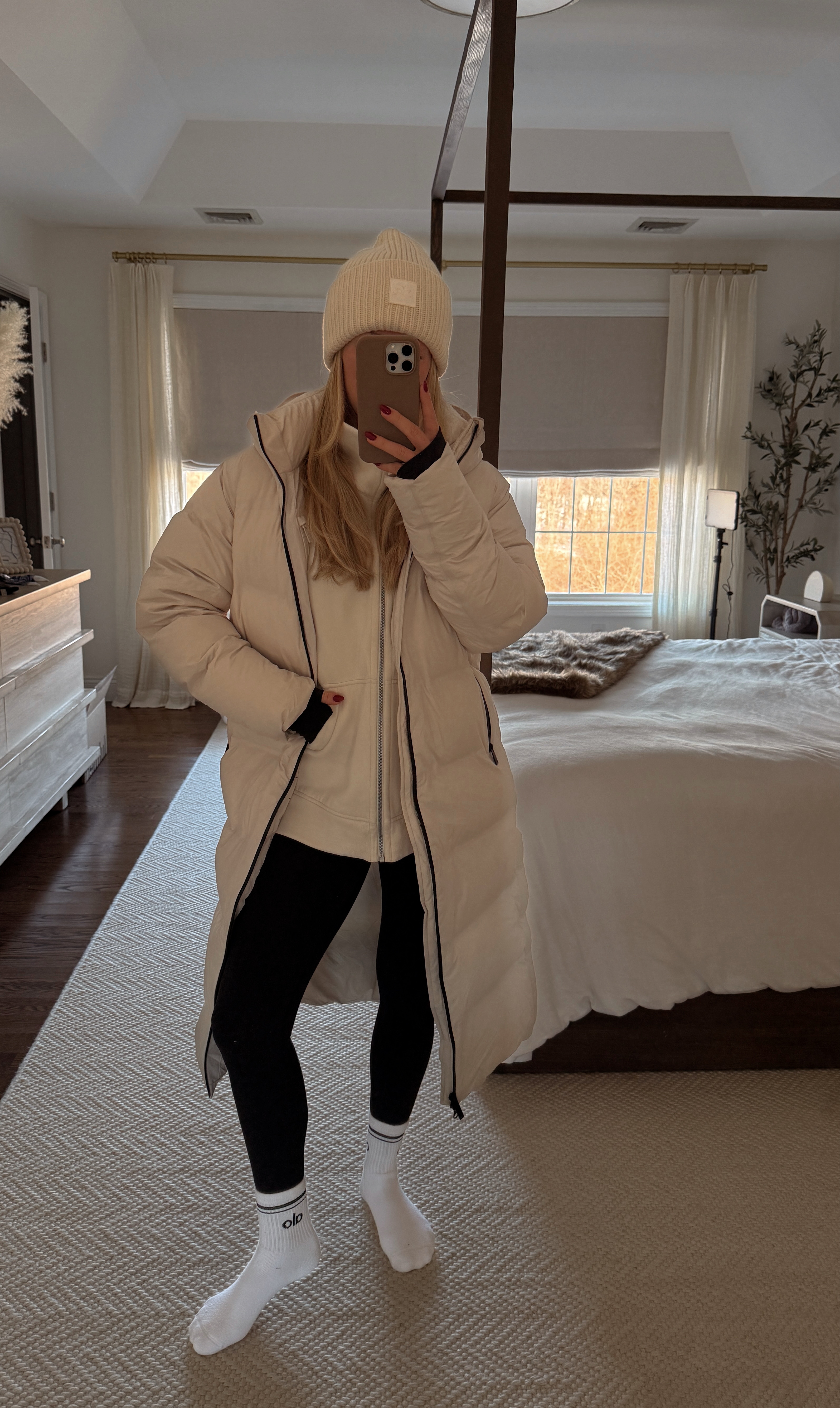 today's walk outfit 🤍 aritzia super puff (small), amazon leggings, luluemon scuba & alo socks. 

 

#LTKgrwm #LTKSeasonal #LTKootd