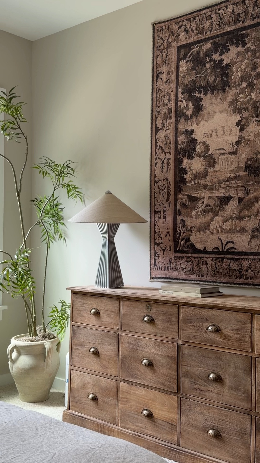 ON SALE: table lamp

#LTKHome #LTKSaleAlert