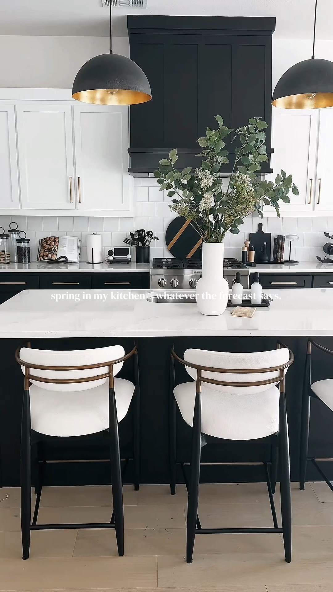 Spring in my kitchen > whatever the forecast says.

Florals, a clean reset, flipping through my favorite comfort food cookbook… and ending it with a warm cinnamon roll because we’re manifesting softer, slower, sunnier days.

Warmer weather, I’m ready when you are.

#ModernKitchen #KitchenStyling
#SpringRefresh #OrganicModern
#MinimalHome #NeutralHome
#BlackAndWhiteHome #KitchenInspo #HomeDecorInspo
#InteriorStyling #CozyMinimalist
#DesignDetails #KitchenAesthetic