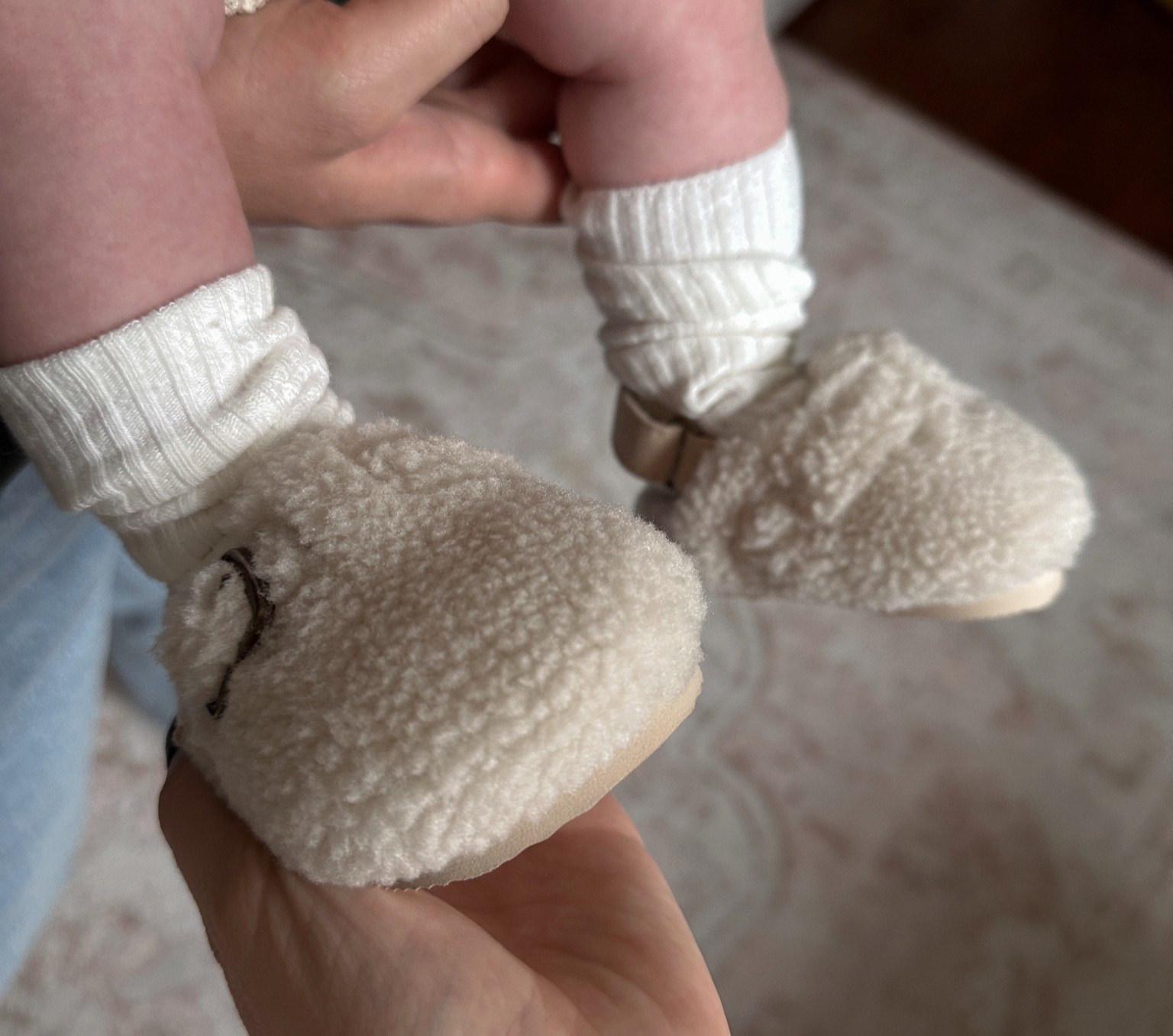 Margot’s baby Sherpa clogs are back in stock! 🤍

#LTKbaby #LTKfindsunder50