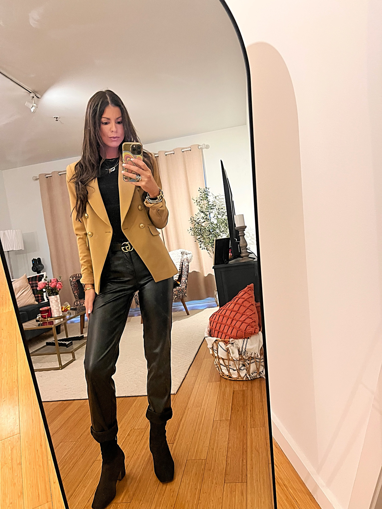 A winter’s wardrobe in April could be a nightmare; but then this blazer existed ✔️. || On sale for 50% off now + comes in two other colors. •• Linking a few other similar styles that I’m loving 🖤.

#LTKWorkwear #LTKFindsUnder100 #LTKSaleAlert