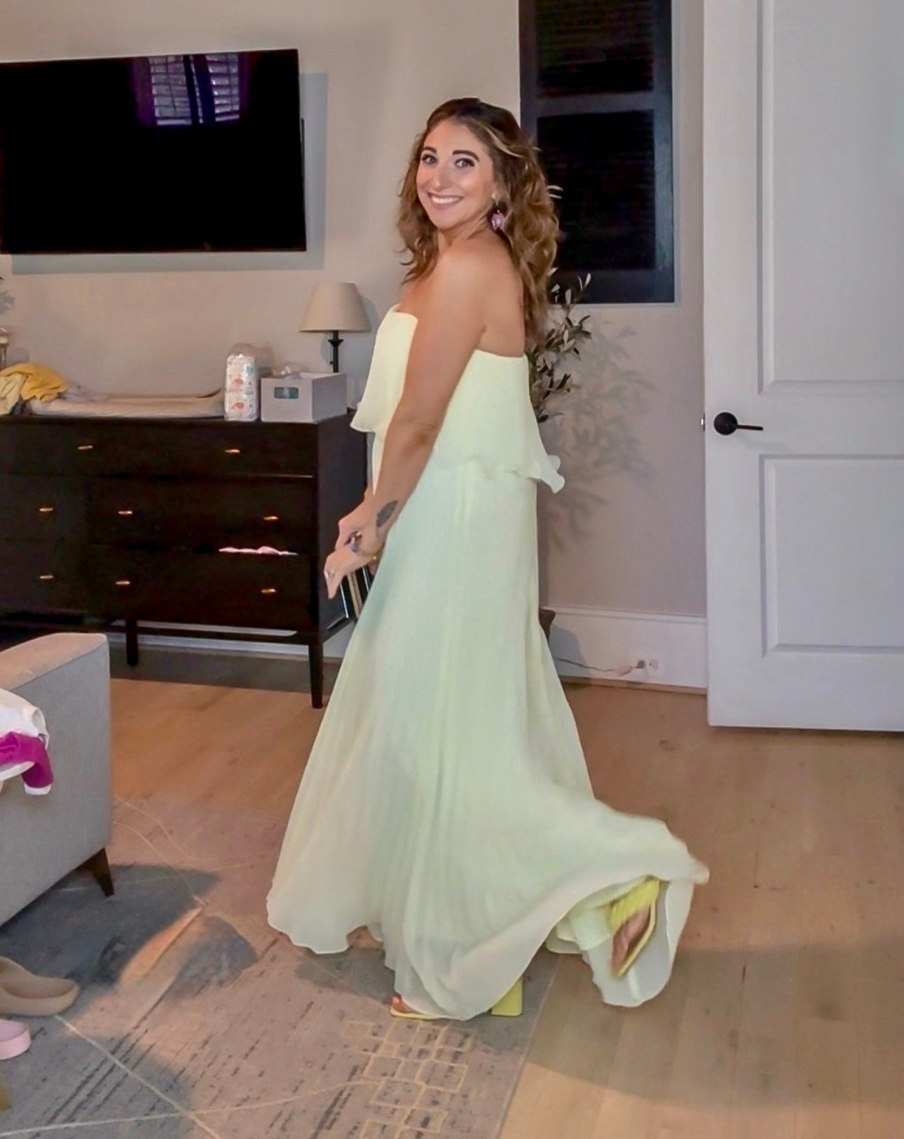 The most perfect citron yellow dress for any upcoming events! Runs tts but if in between sizes, you can size down. I’m 152lbs, 5’6, and wearing an 8. Shoes are old and clutch is a tj maxx find but I will link similar options.

#LTKSeasonal #LTKootd #LTKgrwm