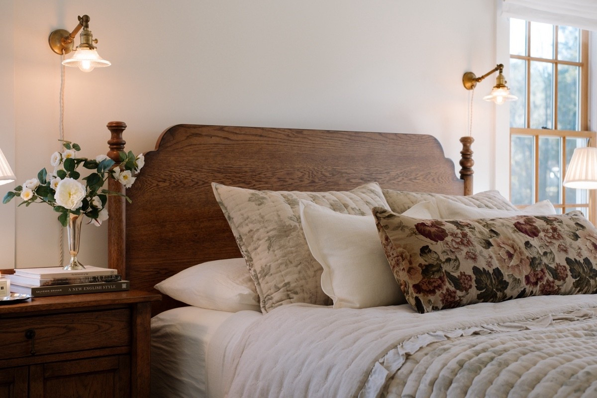 Cozy spring bedroom 

#LTKHome