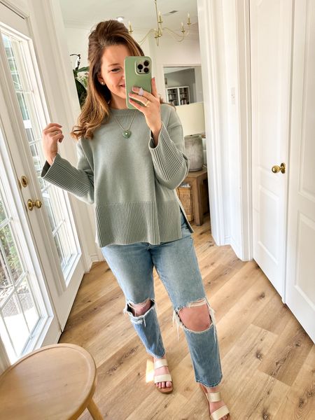 The best spring outfit!🤍
Sweater
Light sweater
Sage
Straight leg
Jeans
Sandals


#LTKfindsunder100 #LTKmidsize #LTKstyletip