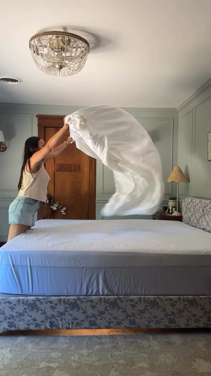When we decided to invest in a new mattress, I made a promise to myself: this time, I was finally going to splurge on a really good set of sheets.

After hearing two of my sisters and my mom rave about these bamboo sheets, I figured it was time to see what all the fuss was about—and they were right. 🤍

They’re incredibly soft, cool to sleep in, and somehow get even softer with every wash. Truly the kind of bedding that makes climbing into bed at the end of a long day feel like a luxury.

A little bit of a splurge? Yes.
Worth every penny? Also yes.

Comment SHOP and I’ll send you the details. 🤍

-

#BedroomRefresh #CozyHomeStyle #BambooSheets #HomeComforts #SimpleHomeLuxury