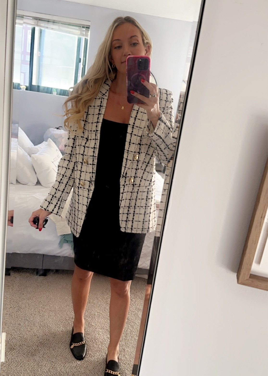 Work outfit ✔️

Back to office
Tweed blazer
White and black 
White blazer 
Gold 
Loafers
Tory Burch 
Express
On sale 
Work skirt 
Contour skirt
Work appropriate 
Office wear

#LTKworkwear #LTKfit #LTKshoecrush