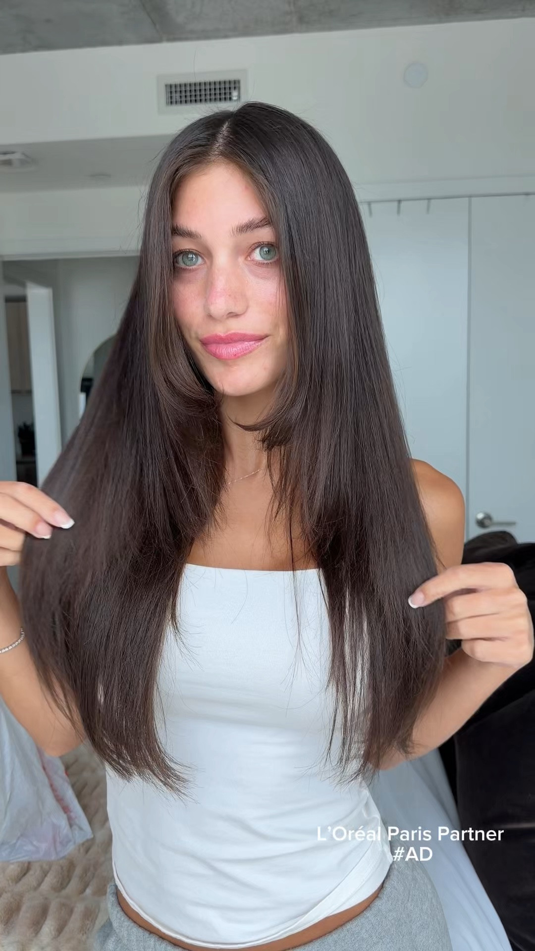 #LOrealParisPartner #ad matching my new straight hair or the day with a @loréal paris usa hair scent !!!!! 🤍🤍🤍✨ #targetpartner​ #LOrealParisHairCare #EverPureHairFragrance @target