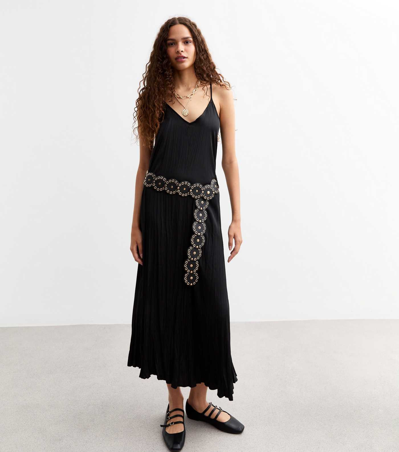 Black Leather-Look Disc Eyelet Belt | New Look | New Look (UK)