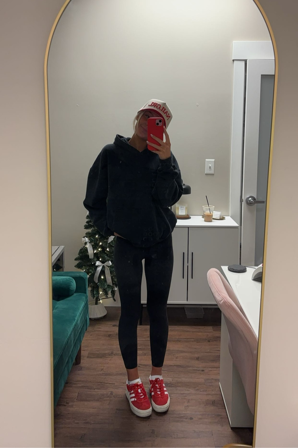 Wearing size 2 leggings and medium hoodie !

#LTKSeasonal #LTKActive #LTKStyleTip