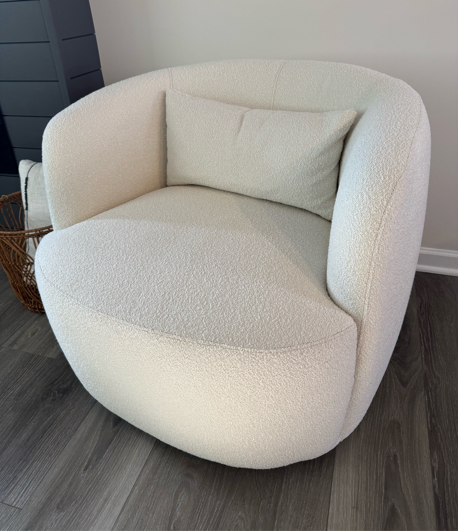 Loving my new swivel chair! This is the beige color, but there are several other colors! 



#LTKHome