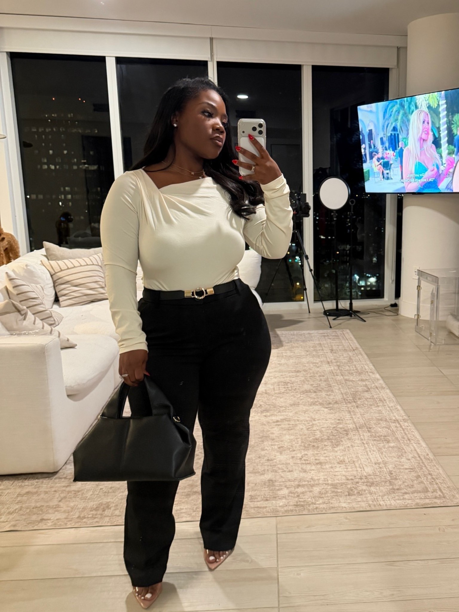 Whole outfit is from Amazon! 🤩

Top: Size L
Pants: Size 16 Regular

Amazon outfit, Amazon fashion, Amazon finds, Amazon accessories, winter outfit, fall outfits women, curvy girl fashion, Emmy Petit

#LTKMidsize #LTKPetite #LTKootd