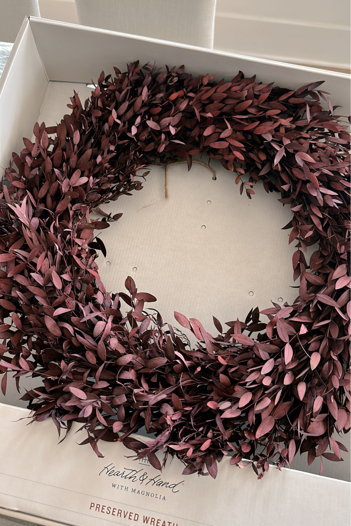 Preserved wreath for under $50!

Target decor
Fall decor 
Fall front porch 
Wreath 

#LTKSeasonal #LTKHome #LTKFallSale