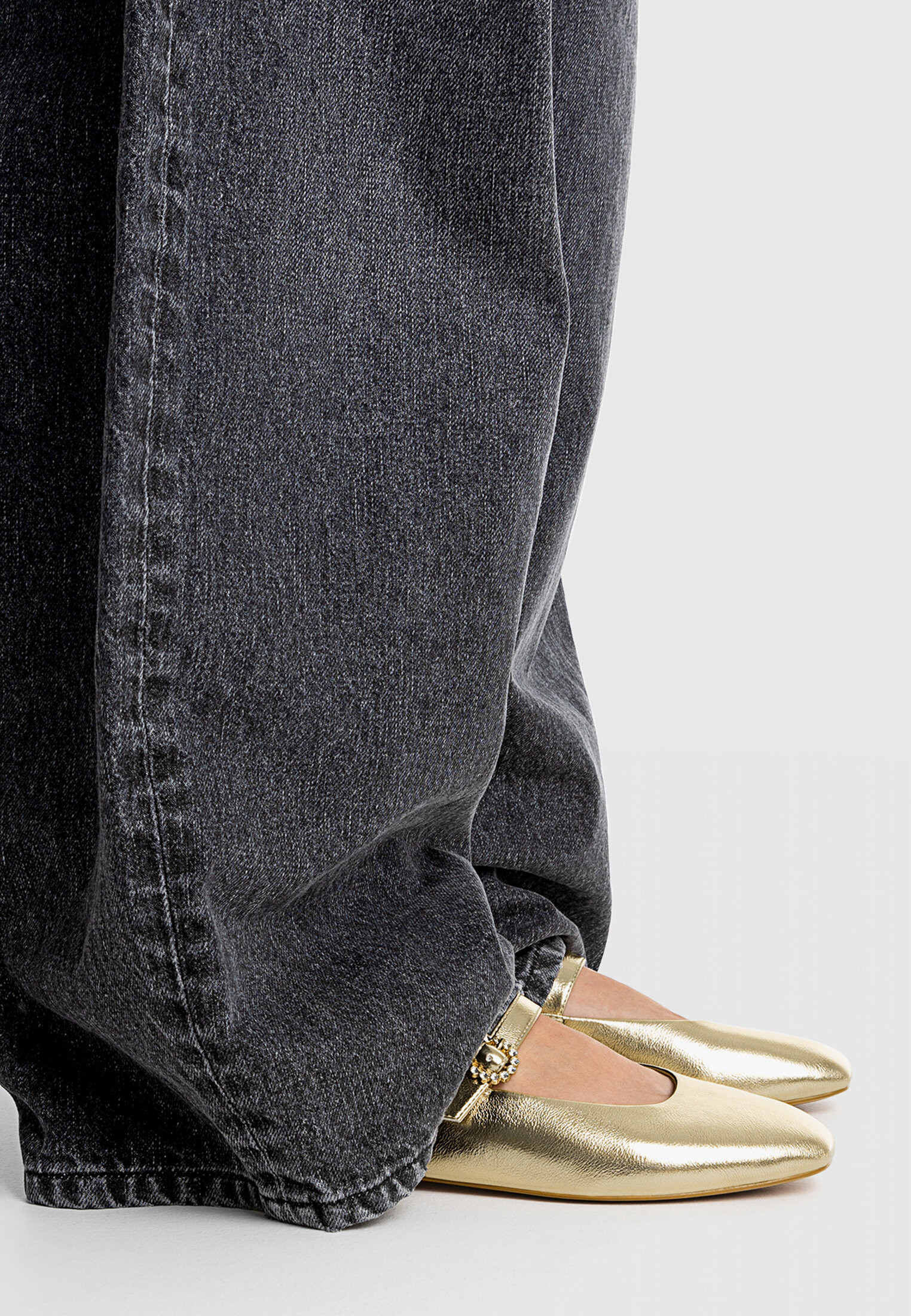 Gold ballet flats - Women's fashion | Stradivarius United Kingdom | Stradivarius (UK)