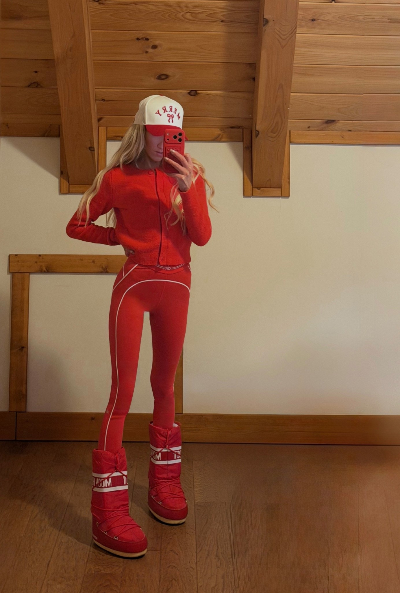 This moon boot phase I seem to have had, is giving flashbacks to my teenage self needing a juicy couture velour tracksuit in every single color possible. Luckily this phase doesn't leaves this home or state too often 

#LTKHoliday #LTKGiftGuide #LTKActive
