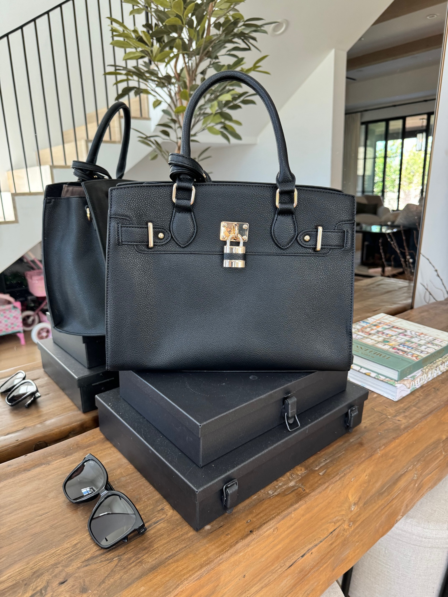 Walmart black top handle handbag @walmart #walmartpartner

#LTKitbag #LTKfindsunder50 #LTKfindsunder100