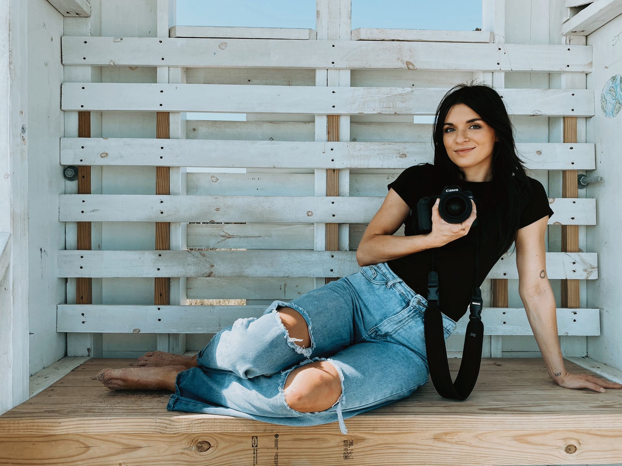 Affordable casual fits 🖤
Black basics tee- SHEIN
Distressed high rise jeans- SHEIN

SHEIN, Women’s fashion, casual fits, affordable fashion, workwear, casual workwear, denim, basics, capsule wardrobe. 

#LTKStyleTip #LTKWorkwear #LTKFindsUnder50