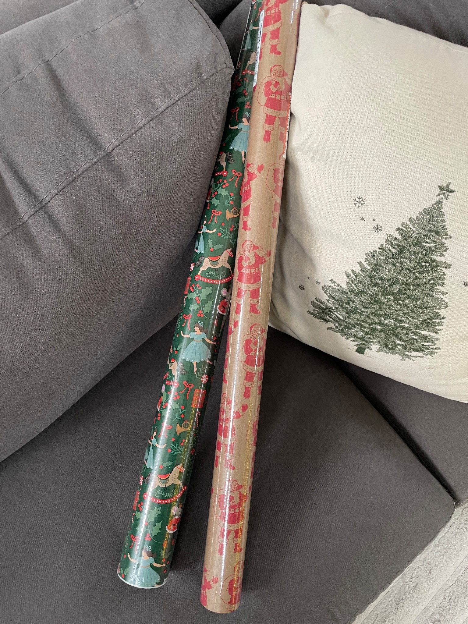 Cutest Walmart wrapping paper $5


#LTKHoliday