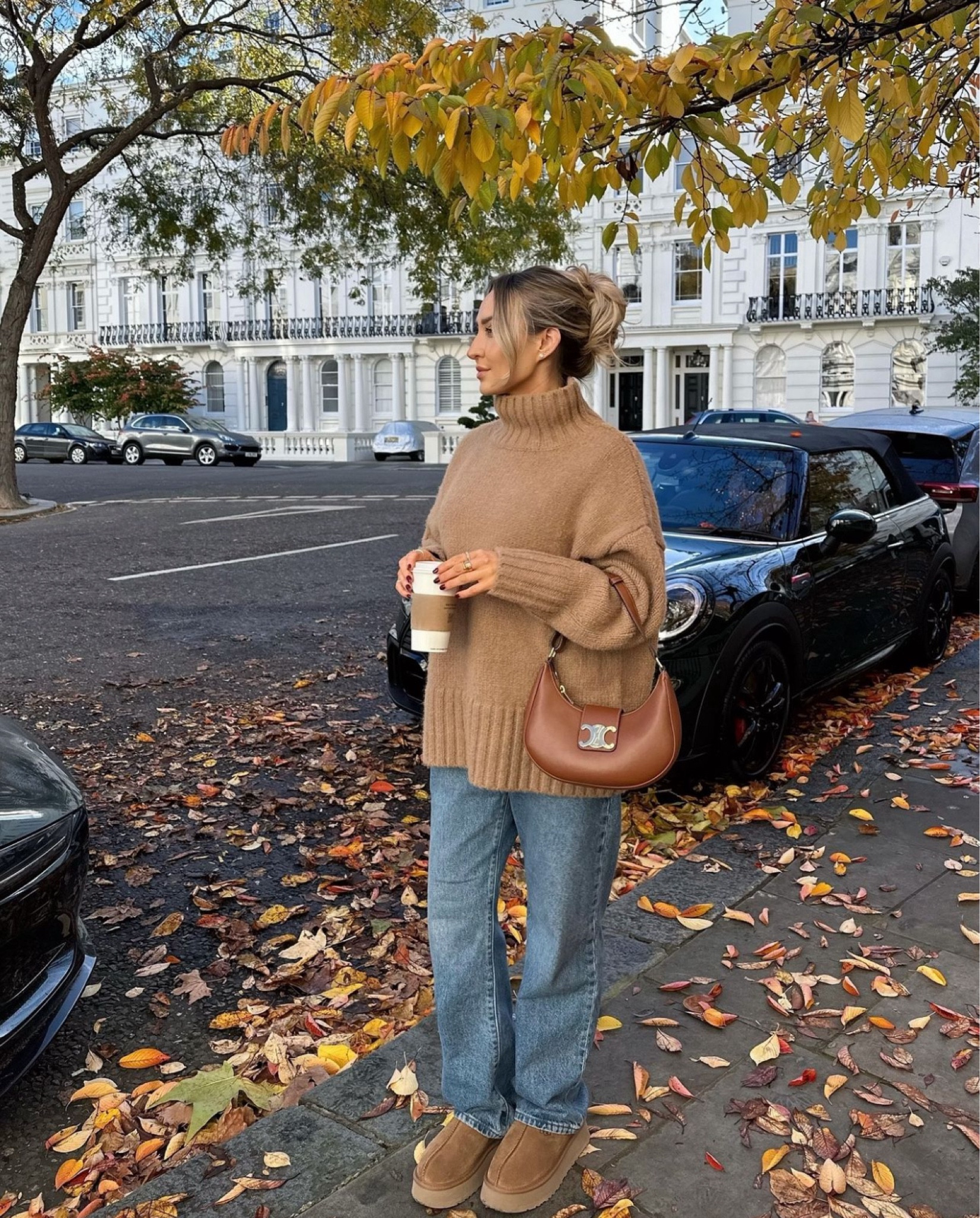 Camel and tan jumpers are the best in autumn 🍂 oversized chunky knit jumpers styled with jeans and UGGs

#LTKautumn