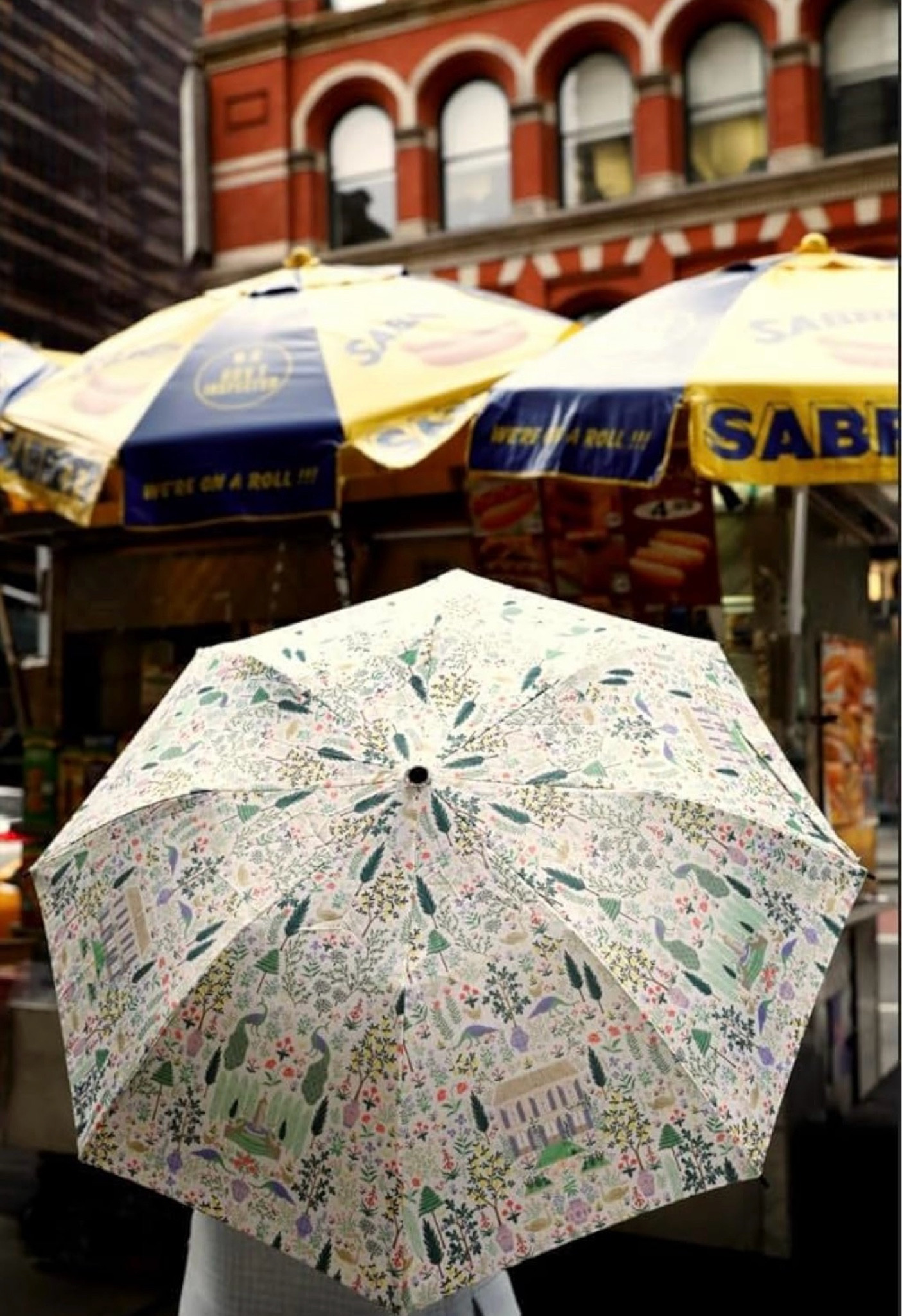 LOVE this pretty umbrella! Look at the handle too 😍 This would make a great graduation gift for for a soon-to-be college student. Money is good too but I always like to give a small 🎁 too!!!
L l N K in BIO

#LTKFindsUnder50 #LTKTravel #LTKOver40