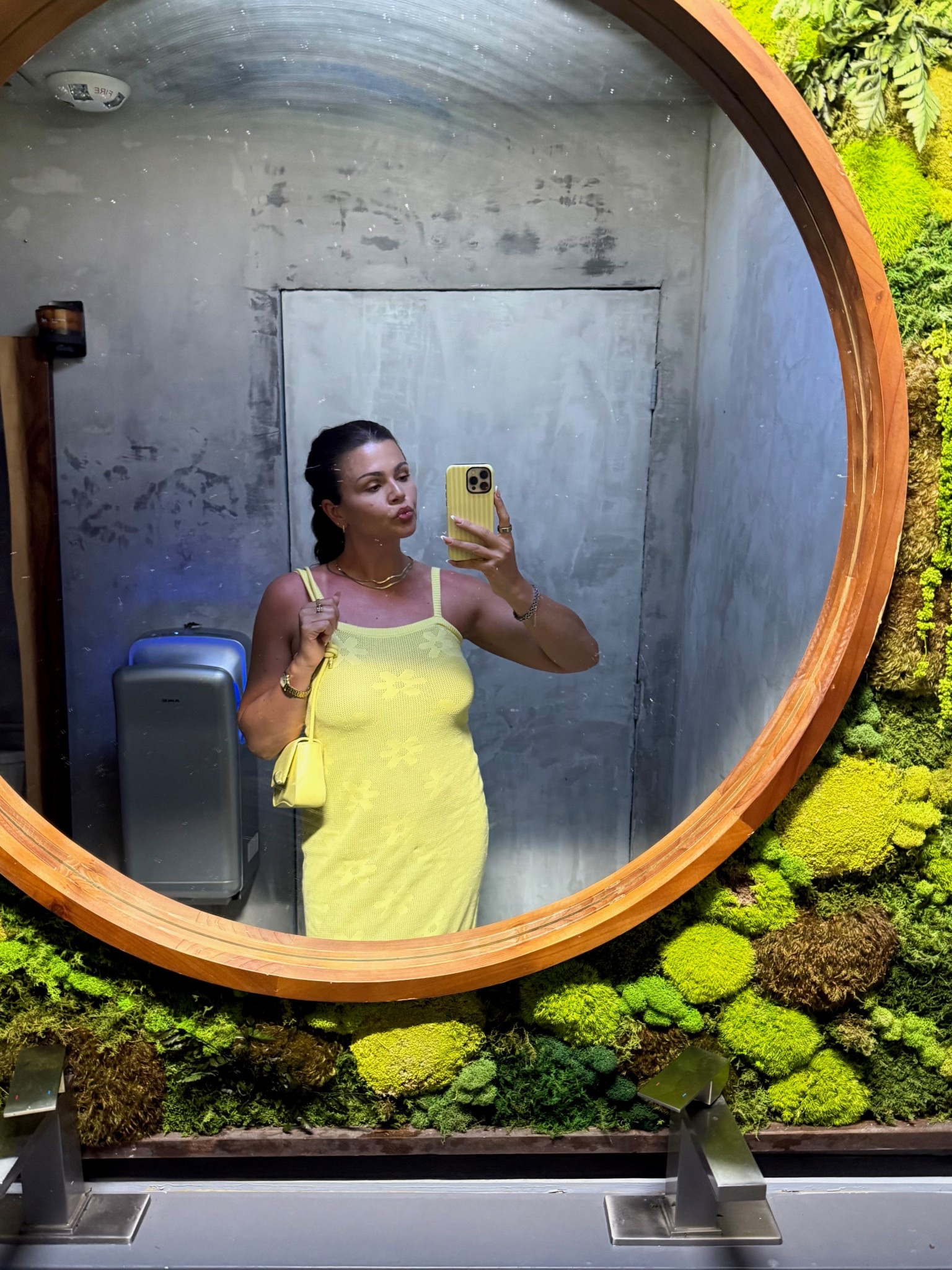 Beach outfit | dress & purse are a rental. Size M! 