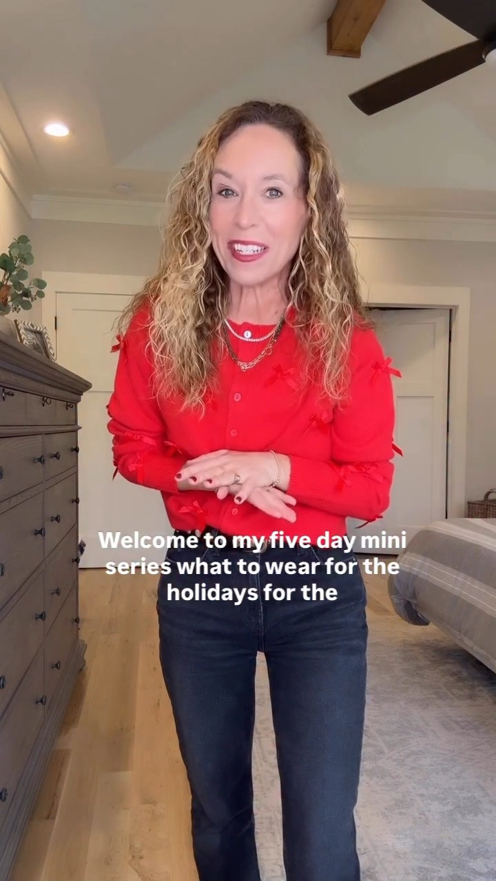 Five day mini series - what to wear for the holidays for the midlife woman!

From dressy to casual and everything in between, I've got you covered!! Be sure to hit follow so you don’t miss a day of this mini series!

And comment holiday if you want the links to shop!!

#midlifestyle #styleover50 #holidaystyle