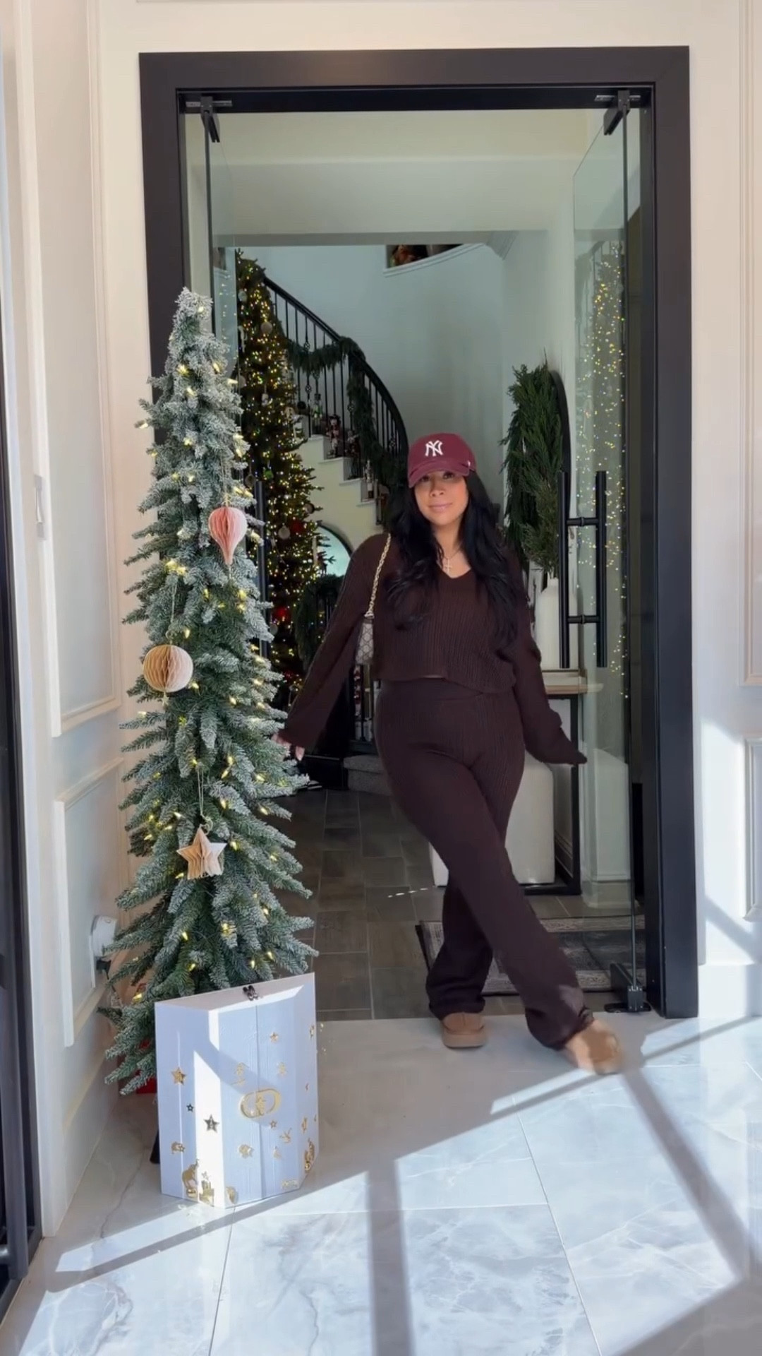 The cutest cable knit set! Loooveee this brown but it’s also available in white and on sale today 👏

Comment “shop” to get the link sent directly to your DM✨

#matchingset #hm #hmfashion #whattowear #outfitinspo #ootd #mom #simpleoutfit #momoutfit #ootd #winterfashion