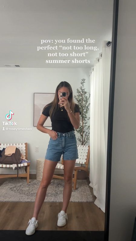 The PERFECT summer short 🫶🏼 wearing size 25. I size down 1 size in all Abercrombie denim