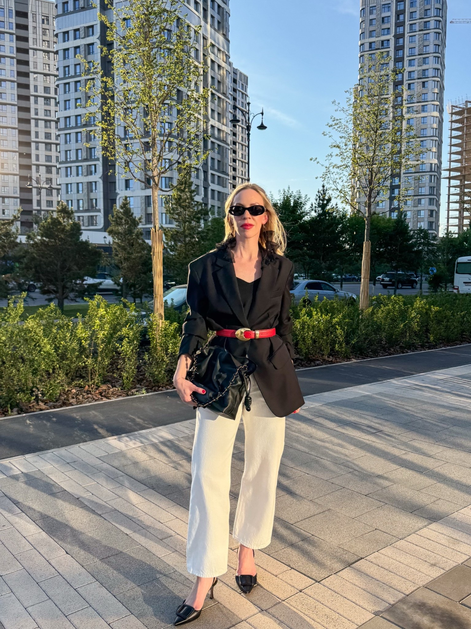 Date night outfit, over 40 date night, oversized blazer with white jeans, @levi baggy 90’s jeans (on sale 30% off!)

#LTKOver40 #LTKSeasonal #LTKSaleAlert