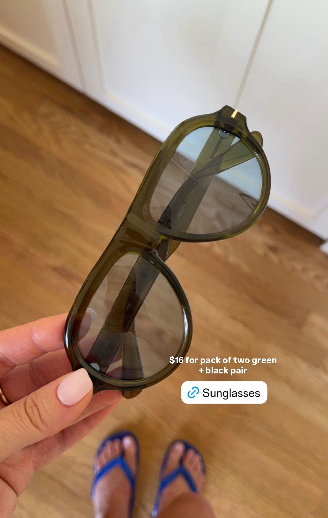 Loving these sunglasses they come in a two pack the green is so good for summer into fall!! Amazon sunglasses for the win. 

#amazonsunglasses #sunglasses #amazon #bresheppard #green #flipflops #affordablefashion