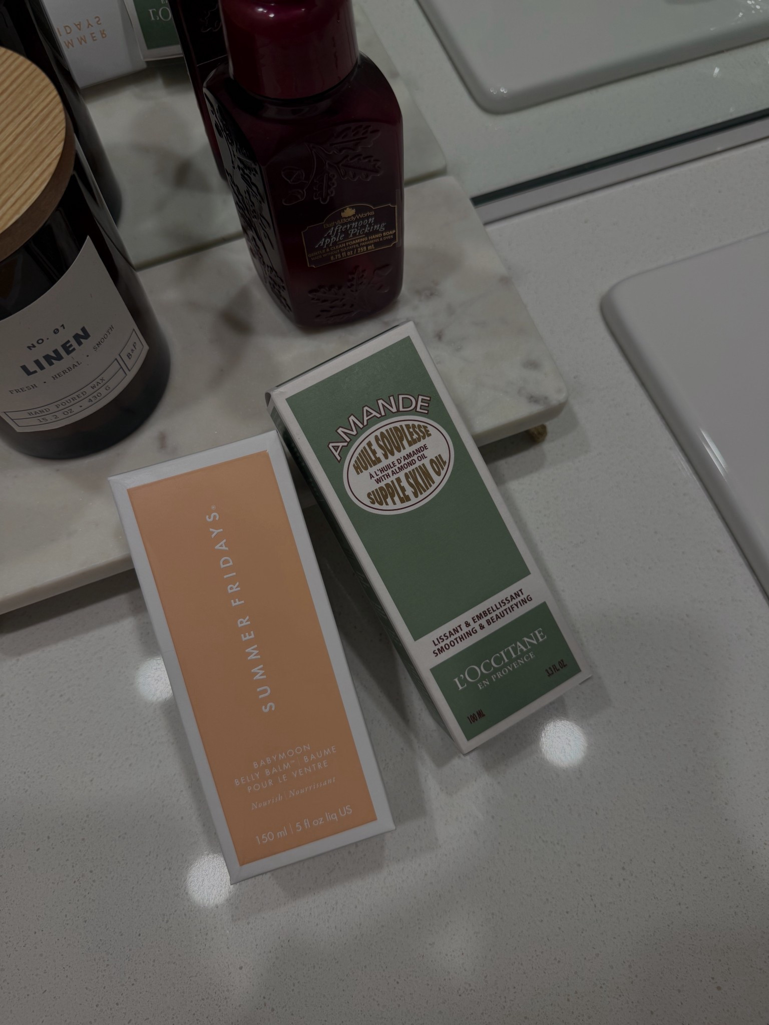 I’ve been using this combo to prevent stretch marks during my second pregnancy🤰 
The oil is amazing!!
Not to greasy and very hydrating🫶🏻