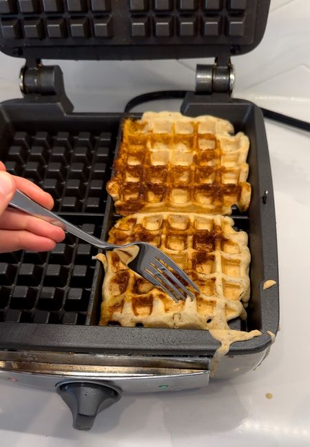 Waffle maker for thick Belgium waffles